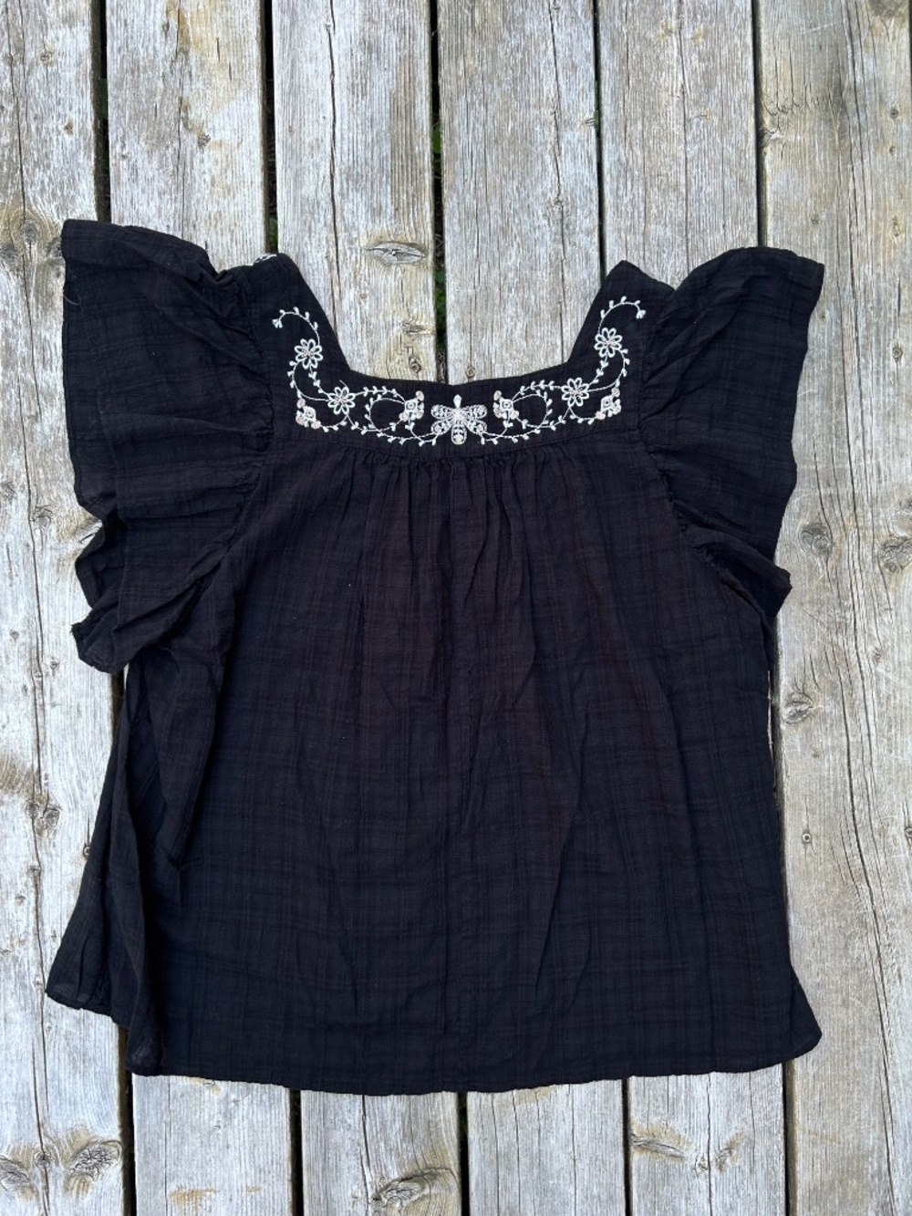 Max Studio ⎸ Cotton Blend Floral Embroidered Flutter Sleeve Top - Picture 5 of 8